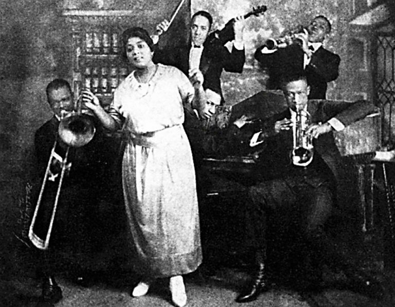 Mamie Smith and her Jazz Hounds