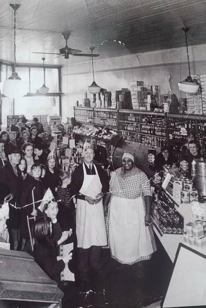 Rosa Washington Riles as Aunt Jemima in Vevay, IN grocery store