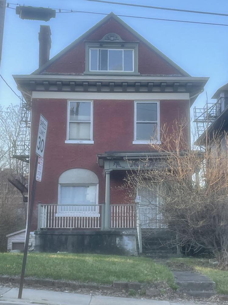 The Urban family lived at this house at 227 Forest Avenue in 1920. It is during their time in this house that they changed their surname from Urbansky to Urban. In the 1920 census Mother Rachel lists herself as Urbansky, but the children in the household give their last names as Urban.