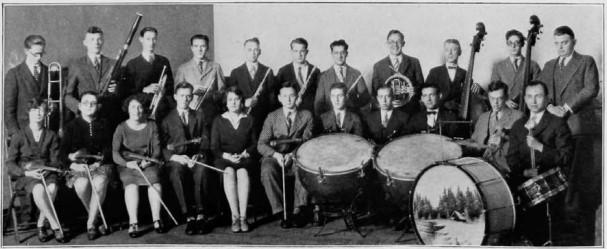 he University of Cincinnati Orchestra in 1928. Louise Herring sits fifth from the left.